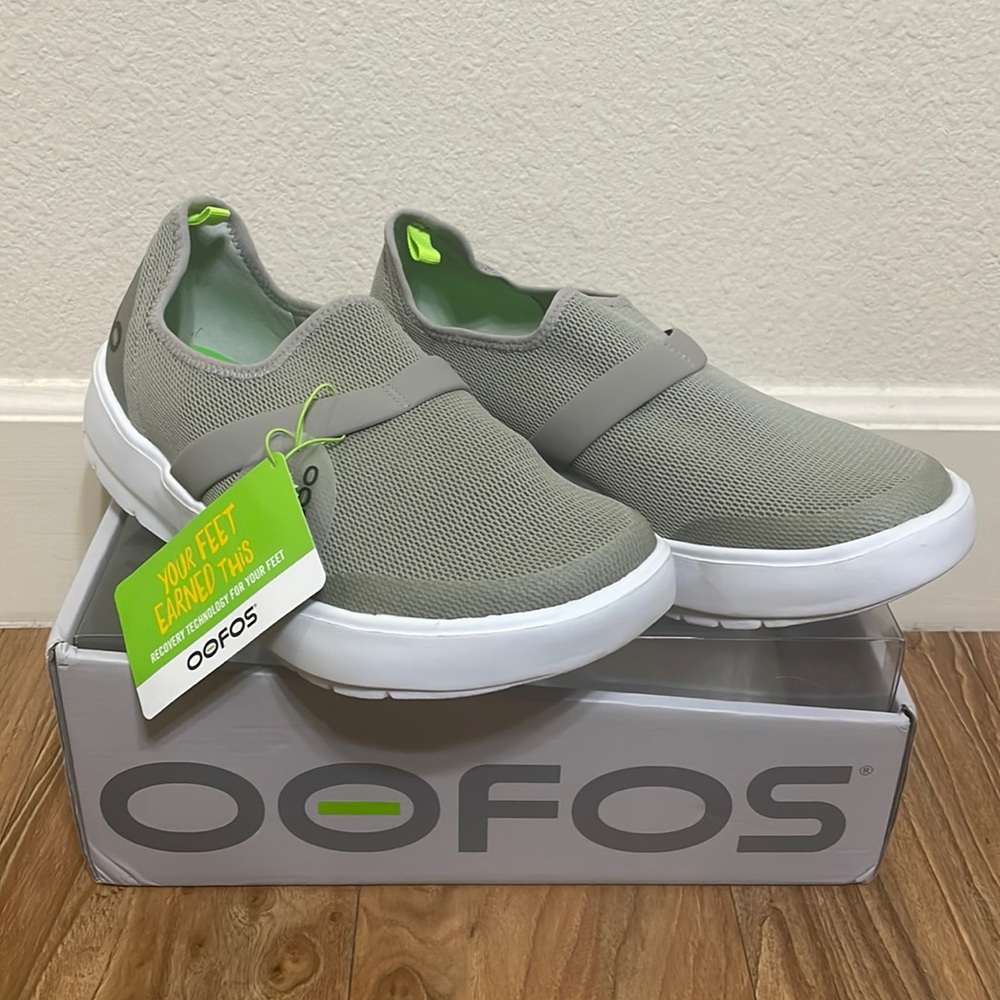 NWT - OOmg Low - OOfos Size 11 women’s / 9 men’s